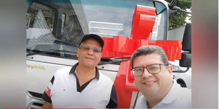 Su segundo Camión